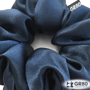 Selyem hajgumi scrunchie, minőségi sötétkék szatén, Ruha & Divat, Hajdísz & Hajcsat, Hajgumi, Varrás, MESKA