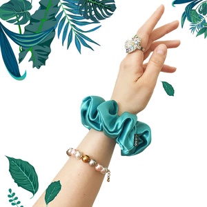 Türkiz szaténselyem hajgumi scrunchie - ruha & divat - hajdísz & hajcsat - hajgumi - Meska.hu
