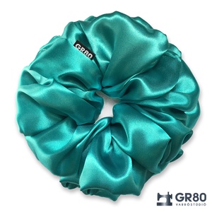 Türkiz szaténselyem hajgumi scrunchie - ruha & divat - hajdísz & hajcsat - hajgumi - Meska.hu