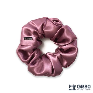 Mályva szaténselyem hajgumi scrunchie - ruha & divat - hajdísz & hajcsat - hajgumi - Meska.hu