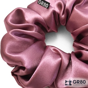Mályva szaténselyem hajgumi scrunchie - Meska.hu