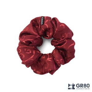 Inda mintás bordó hajgumi (scrunchie) kiváló minőségű PE dekor anyagból. Normál vagy óriás XXL méretben választható - Meska.hu