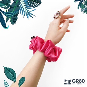 Pink selyem hajgumi (scrunchie) minőségi szaténból - ruha & divat - hajdísz & hajcsat - hajgumi - Meska.hu