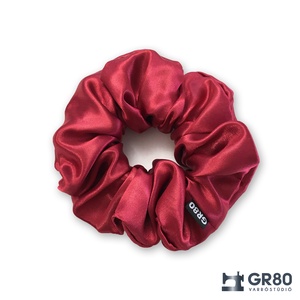 Bordó selyem hajgumi (scrunchie) kiváló minőségű vastagabb szaténból. Normál vagy óriás XXL méretben választható - ruha & divat - hajdísz & hajcsat - hajgumi - Meska.hu