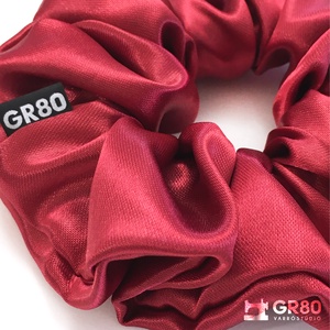 Bordó selyem hajgumi (scrunchie) kiváló minőségű vastagabb szaténból. Normál vagy óriás XXL méretben választható, Ruha & Divat, Hajdísz & Hajcsat, Hajgumi, Varrás, MESKA