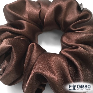 Csokibarna szaténselyem hajgumi scrunchie, Ruha & Divat, Hajdísz & Hajcsat, Hajgumi, Varrás, MESKA