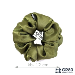 Olívazöld színű szaténselyem hajgumi scrunchie - ruha & divat - hajdísz & hajcsat - hajgumi - Meska.hu