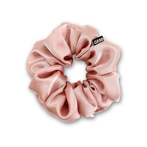 Hajgumi / scrunchie prémium minőségű, mályva szatén selyemből. Átmérője kb. 12 cm, Ruha & Divat, Hajdísz & Hajcsat, Hajgumi, Varrás, MESKA