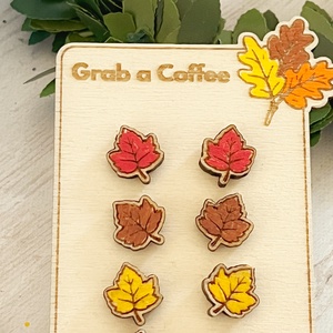 4 pár bedugós levél fülbevaló szett � színes fa levelek fatáblán - ékszer - fülbevaló - pötty fülbevaló - Meska.hu