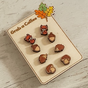 Őszi bedugós fülbevaló szett � gomba, makk, róka és süni mintával - ékszer - fülbevaló - pötty fülbevaló - Meska.hu