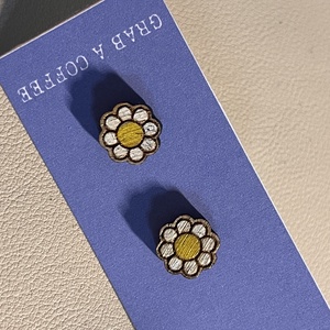 Virág - fából készült bedugós fülbevaló, Ékszer, Fülbevaló, Pötty fülbevaló, Famegmunkálás, MESKA