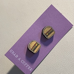 Hamburger - fából készült bedugós fülbevaló - ékszer - fülbevaló - pötty fülbevaló - Meska.hu