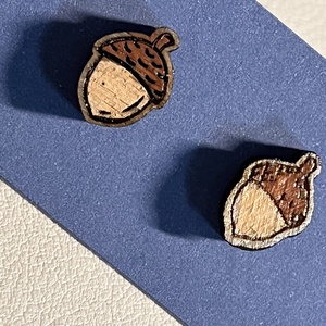 Apró fa bedugós makk fülbevaló � természet ihlette minimalista ékszer - ékszer - fülbevaló - pötty fülbevaló - Meska.hu