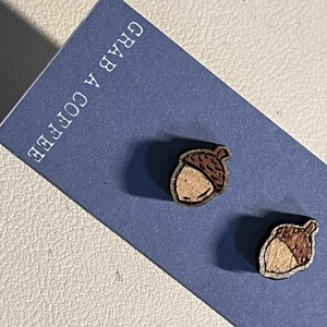 Apró fa bedugós makk fülbevaló � természet ihlette minimalista ékszer - ékszer - fülbevaló - pötty fülbevaló - Meska.hu