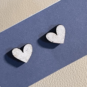 Apró fa bedugós szív fülbevaló � letisztult, romantikus kiegészítő - ékszer - fülbevaló - pötty fülbevaló - Meska.hu