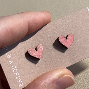 Apró fa bedugós szív fülbevaló � letisztult, romantikus kiegészítő - ékszer - fülbevaló - pötty fülbevaló - Meska.hu