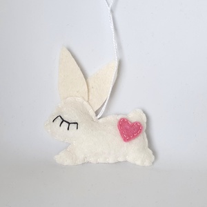 Fehér nyuszi - gyapjúfilcből készült húsvéti dekoráció, Ünnepi díszek, dekorációk, Húsvéti díszek és dekorációk, Húsvéti tojásfadíszek, Varrás, MESKA