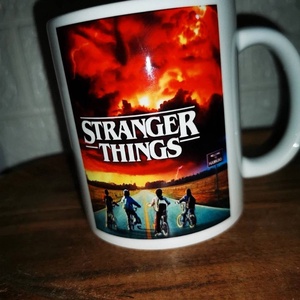 Stranger Things bögre - otthon & életmód - konyhafelszerelés, tálalás - tálalás - bögre & csésze - Meska.hu