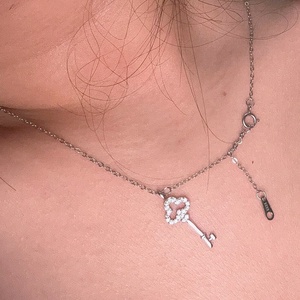 S925 Hegyikristály Kulcs nyaklánc, Ékszer, Nyaklánc, Medálos nyaklánc, Mindenmás, Ékszerkészítés, Sterling ezüst S925 kulcs nyaklánc – hegyikristály & cubic cirkónia

 Ez a finoman kidolgozott kulc..., MESKA