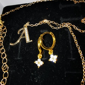 A betűs Cirkónia nyaklánc és fülbevaló - ékszer - ékszerszett - Meska.hu