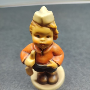 Goebel Hummel porcelán figura Első Tiszt First Mate  - Meska.hu