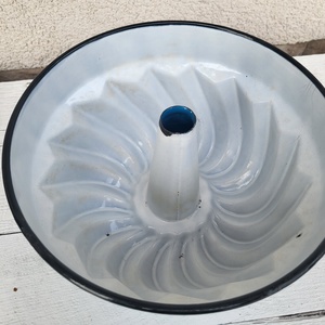 Vintage, retro, zománcozott kuglófsütő - otthon & életmód - konyhafelszerelés, tálalás - konyhai dekoráció - konyhai dísz - Meska.hu