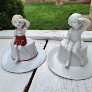 Alba Iulia porcelán_kalapjukon ülő gyerekek párban, Otthon & Életmód, Dekoráció, Dekoratív figurák és szobrok, , MESKA