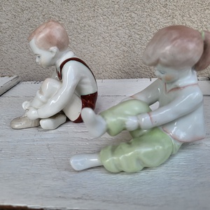 Aquincum Budapest porcelán öltözködő kislány-kisfiú páros - otthon & életmód - dekoráció - dekoratív figurák és szobrok - Meska.hu