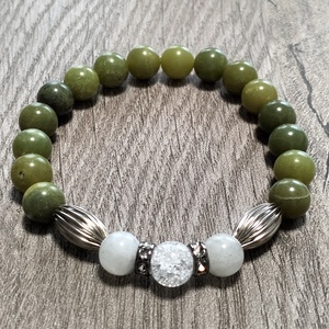 Női Ásványkarkötő - Roppantott hegyikristály + Fehér holdkő + Jáde - ékszer - karkötő - ásványkarkötő - Meska.hu