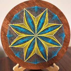 String Art - fonalművészet - Napfény, Otthon & Életmód, Dekoráció, Fali és függő dekoráció, Falra akasztható dekor, Fotó, grafika, rajz, illusztráció, Csomózás, Napfény - a tiszta erő mandalája

String Art – fonalművészet

Már unod a sablonos ajándékokat? Ital..., MESKA