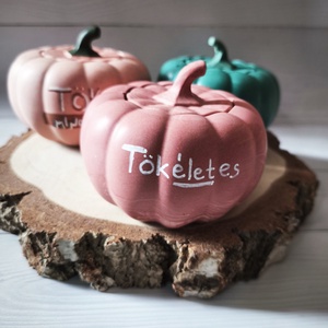 Őszi tök dekor  Tökéletes felirattal, jesmonite-ból, Otthon & Életmód, Dekoráció, Asztal és polc dekoráció, Asztaldísz, , MESKA