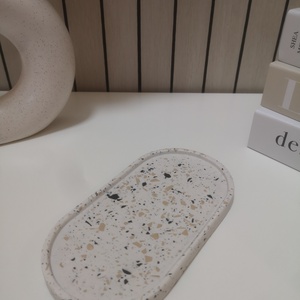 Fekete-beige terrazzo mintás ovális tálca és tároló pohár szett - otthon & életmód - dekoráció - asztal és polc dekoráció - dekorációs tál, tartó - Meska.hu