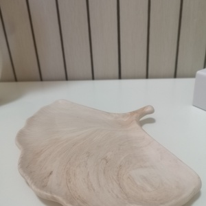 Beige márvány mintás ginkgo levél tálca, Otthon & Életmód, Dekoráció, Asztal és polc dekoráció, Dekorációs tál, tartó, Gipszöntés, MESKA