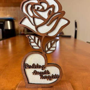 Anyáknapi örökrózsa, Otthon & Életmód, Virágdekoráció, Virágdíszek, Asztali virágdísz, Famegmunkálás, Gravírozás, pirográfia, MESKA