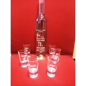 Gravírozott pálinkáskészlet - otthon & életmód - konyhafelszerelés, tálalás - tálalás - pálinkás poharak, szettek - Meska.hu