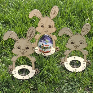 Nyuszis húsvéti köszönőajándék, tojástartó, névre szóló, Ünnepi díszek, dekorációk, Húsvéti díszek és dekorációk, Húsvéti ajándékátadó, Gravírozás, pirográfia, MESKA