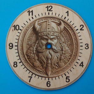 Viking fej mintás falióra. Vikinges óra. Vikingfejes ünnepi ajándék quarcóra, karácsonyra. Apának, férjnek, férfiaknak. - otthon & életmód - dekoráció - fali és függő dekoráció - falióra & óra - Meska.hu
