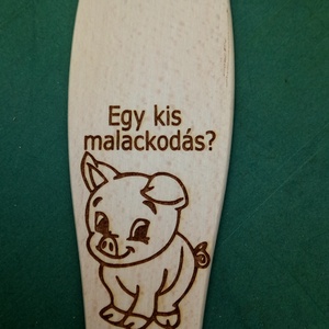 Humoros(nak szánt) dísz teflonlapát, malac ábrával. Poénos húsfordító lapát. Ajándék fakanál képes háziáldás-sal. - otthon & életmód - konyhafelszerelés, tálalás - sütés, főzés - fakanál & fakanáltartó - Meska.hu