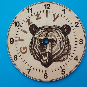 Falióra, grizzly medve fej mintával. Medvés óra. Maci mintás, macis időmérő. - otthon & életmód - dekoráció - fali és függő dekoráció - falióra & óra - Meska.hu