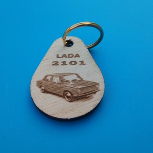 LADA 2101 mintás kulcstartó. Ladás függő. (Az autó eredeti szine: piros.) - táska & tok - kulcstartó & táskadísz - kulcstartó - Meska.hu