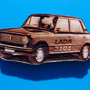 Lada 2101 mintás hűtőmágnes. Ladás gravírozás. (piros, kivágott) - otthon & életmód - konyhafelszerelés, tálalás - konyhai dekoráció - hűtőmágnes - Meska.hu