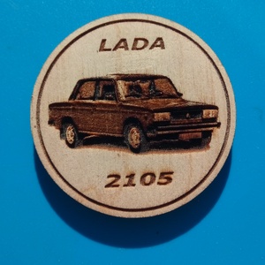 Lada 2105 mintás hűtőmágnes. Ladás gravírozás., Otthon & Életmód, Konyhafelszerelés, tálalás, Konyhai dekoráció, Hűtőmágnes, Gravírozás, pirográfia, MESKA