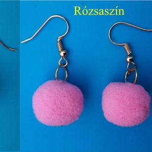 Pom-pom buli fülbevaló, fiatalosaknak, fiataloknak. Vidám pompom füldísz. Valenti-nap ajándék. Lánynak,nőnek,asszonynak. - ékszer - fülbevaló - lógó fülbevaló - Meska.hu