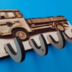 Barkas mintás fali, gravírozott, akasztós, kulcstartó. Platós B1000 barkasos képpel. Karácsonyi ajándék veterános úrnak. - otthon & életmód - dekoráció - fali és függő dekoráció - fali kulcstartó - Meska.hu