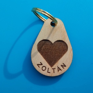 Valentin napi kulcstartó pároknak. Gravírozott szív mintás összekötő. Egyedi rendelésre. Saját keresztnévvel.  - táska & tok - kulcstartó & táskadísz - kulcstartó - Meska.hu