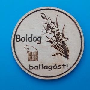 Boldog ballagást mintás hűtőmágnes, Otthon & Életmód, Konyhafelszerelés, tálalás, Konyhai dekoráció, Hűtőmágnes, Gravírozás, pirográfia, MESKA