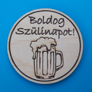 Boldog születésnapot mintás hűtőmágnes. Fiú., Otthon & Életmód, Konyhafelszerelés, tálalás, Konyhai dekoráció, Hűtőmágnes, Gravírozás, pirográfia, MESKA