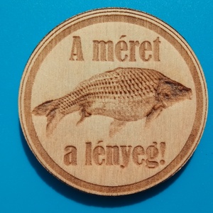 Ponty poén mintás hűtőmágnes.   A méret a lényeg, Otthon & Életmód, Konyhafelszerelés, tálalás, Konyhai dekoráció, Hűtőmágnes, Gravírozás, pirográfia, MESKA