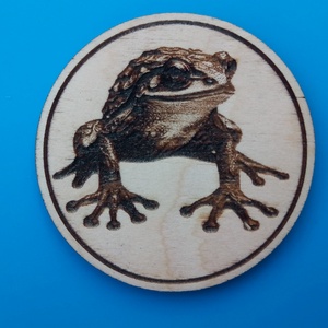 Béka mintás hűtőmágnes. , Otthon & Életmód, Konyhafelszerelés, tálalás, Konyhai dekoráció, Hűtőmágnes, Gravírozás, pirográfia, MESKA
