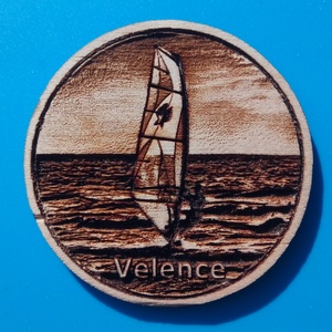 Velence, Balaton, Siófok, Agárd, Keszthely, Szemes, Tiszató, balatonboglár, stb. mintás hűtőmágnes. , Otthon & Életmód, Konyhafelszerelés, tálalás, Konyhai dekoráció, Hűtőmágnes, Gravírozás, pirográfia, MESKA